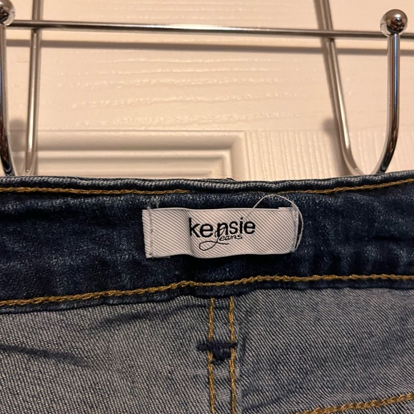 Kensie Jeans With Flowers - Picture 2 of 8